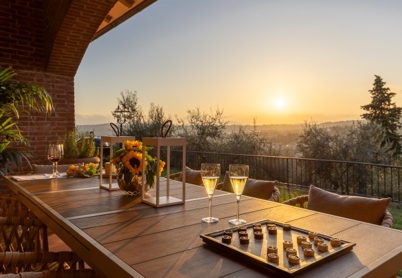 Il romantico tramonto visto dal porticato - Villa Adisa 