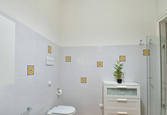 Il bagno con doccia e lavanderia a piano terra  - Villa Afrodite 