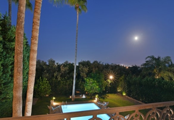 La vista sulla piscina dal primo piano - Villa Afrodite 