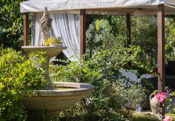In front of the portico is an outdoor dining area with a shady covering – Villa Agave
