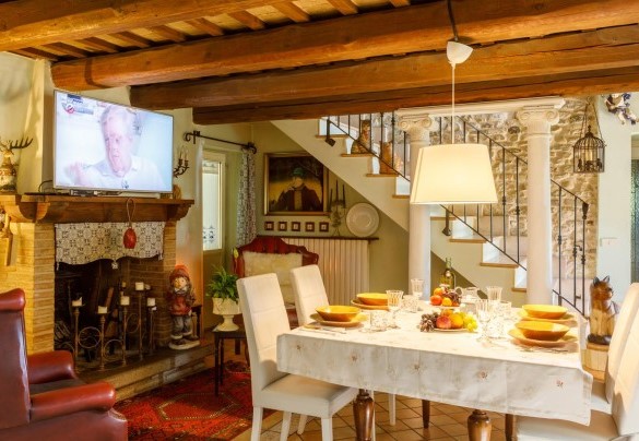 Dining room with satellite TV - Villa Agave