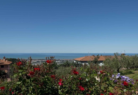 Il panorama a perdita d'occhio fino al mare – Villa Ai Venti 