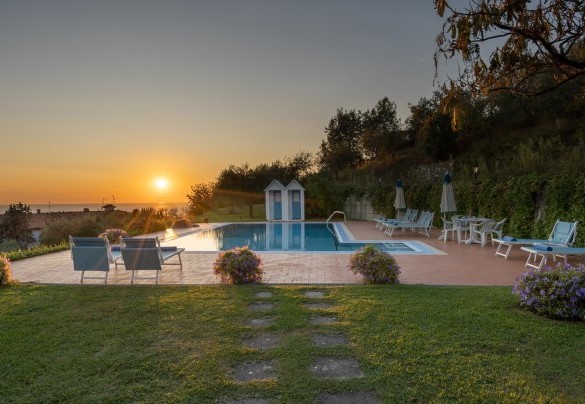 Il tramonto sul mare della Versilia – Villa Ai Venti