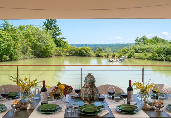 La terrazza si affaccia sul laghetto - Villa Airone