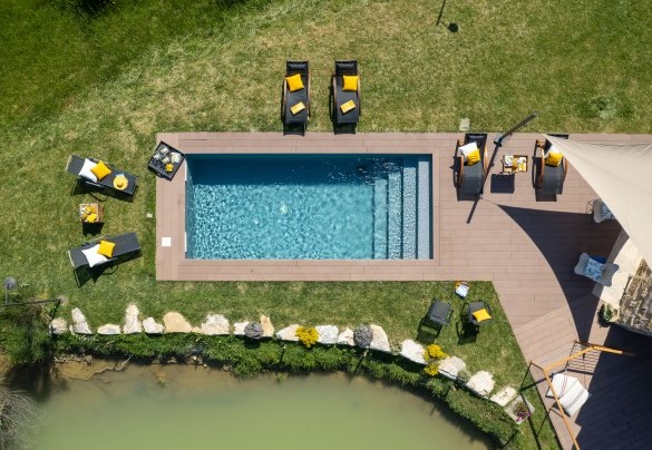 L'elegante piscina vista dall'alto - Villa Airone