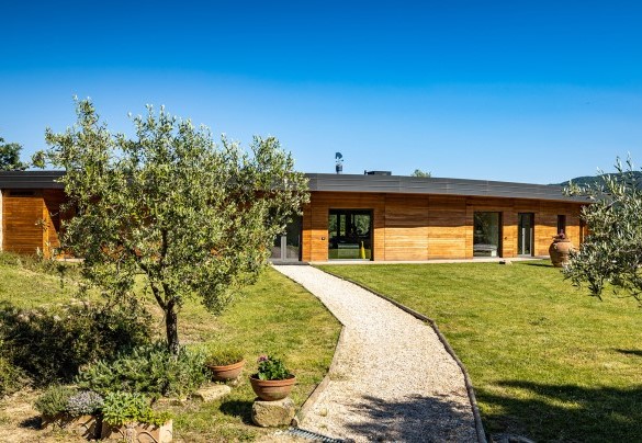 Il vialetto porta all'ingresso della villa - Villa Airone