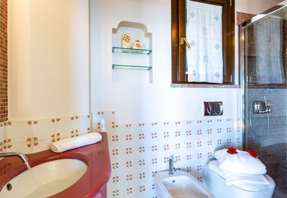 Il bagno con doccia al primo piano  - Villa Alba
