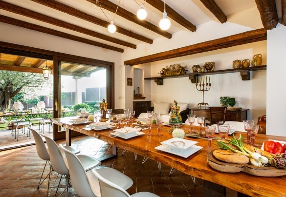 La vasta sala da pranzo - Villa Alba