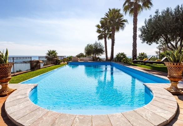 La piscina depurata al cloro - Villa Alba