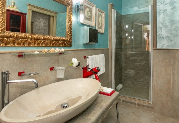 The private bathroom with shower n. 1 on the ground floor - Villa Alessia