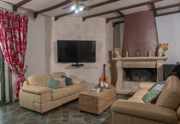 The living area on the ground floor - Villa Alessia