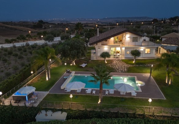 Villa Alessia by night - Villa Alessia