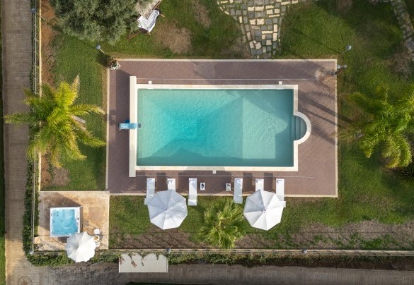 The pool is easily reached from the house - Villa Alessia