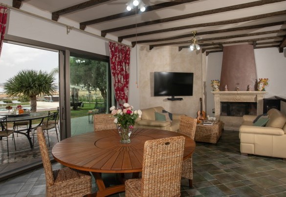 The open-space with living, dining and kitchen on the ground floor - Villa Alessia