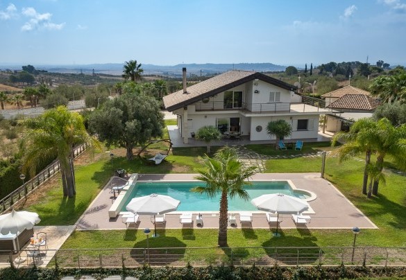 Villa Alessia is a modern villa pool - Villa Alessia