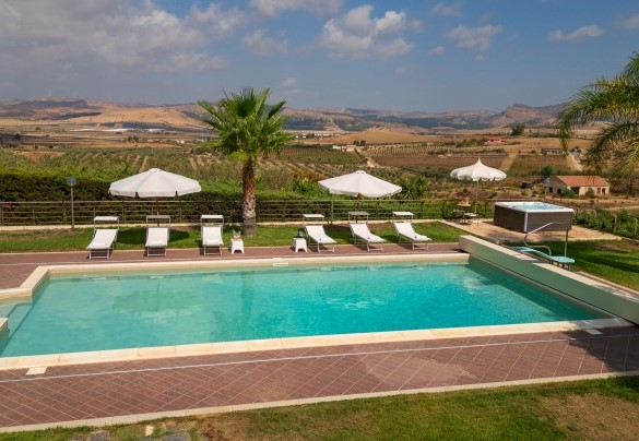 The panoramic view of the countryside from the pool - Villa Alessia
