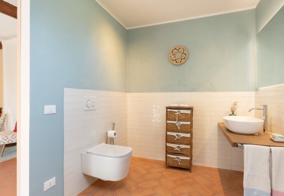 En suite bathroom n.2 on the ground floor - Villa Allodola