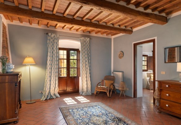 The hallway which leads to the double bedroom on the ground floor – Villa Allodola