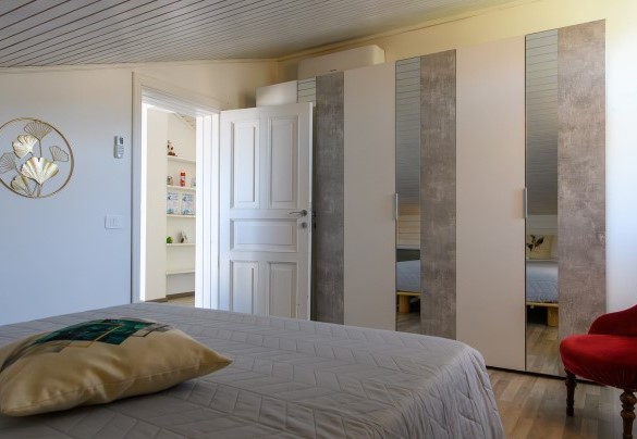 Wardrobe in the attic double bedroom – Villa Alma