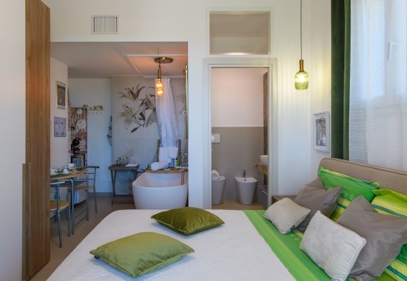 En suite  bathtub and coffee corner in bedroom no. 2 – Villa Alma