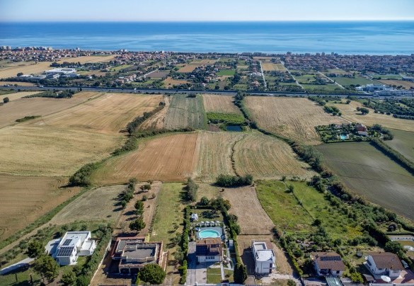 Aerial view of the villa between the countryside and the sea – Villa Alma