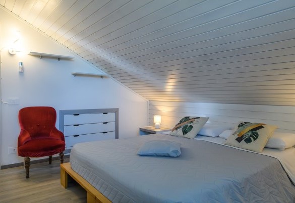 Double bed in the attic – Villa Alma