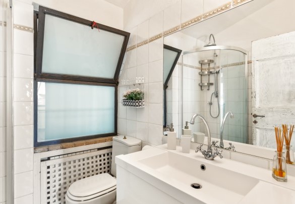 Bathroom with shower no. 1 - Villa Althaea