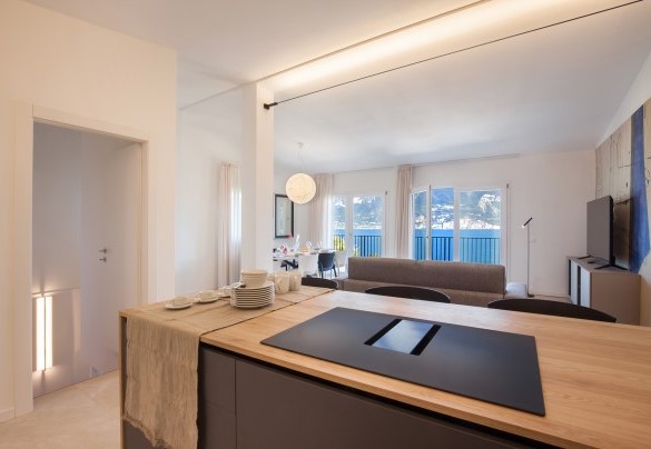 Cucina a vista con panorama	- Villa Ama