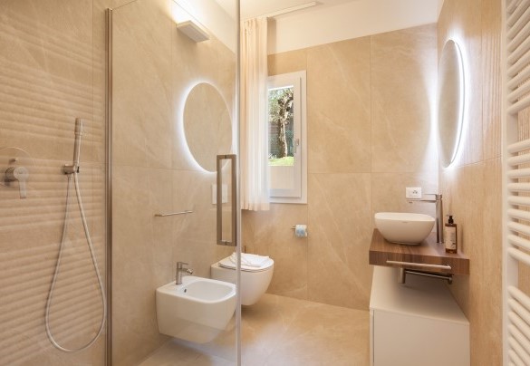 Bagno doccia n.1 al piano terra - Villa Ama