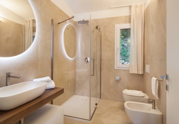 Bagno con doccia n.3 al primo piano - Villa Ama