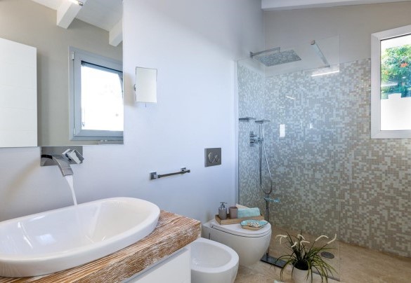 bagno ensuite  n.1 con doccia della camera matrimoniale n.1 - Villa Amar