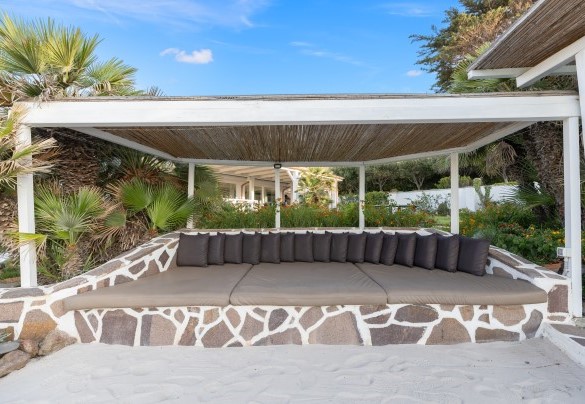 Stone sofa with cushions – Villa Ambra