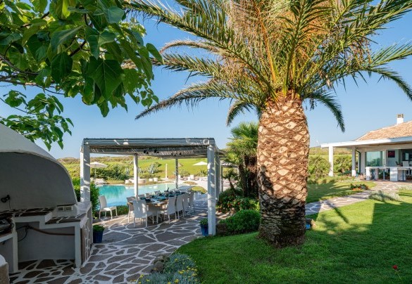 External lounge overrlooking the sea – Villa Ambra