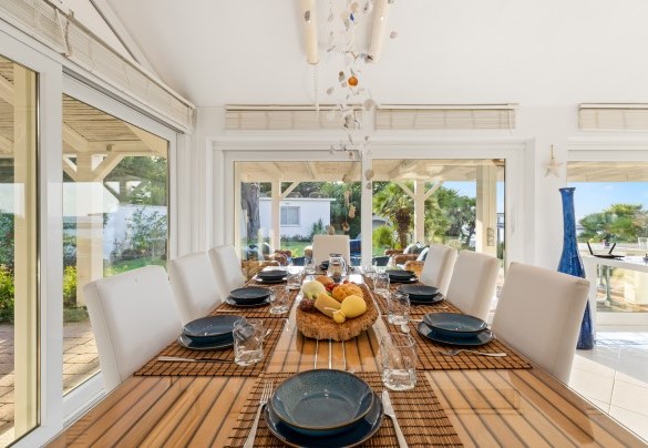 Dining table in the living room – Villa Ambra