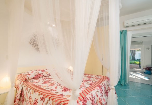 Double bedroom  n.4 with en- suite bathroom with shower – Villa Ambra