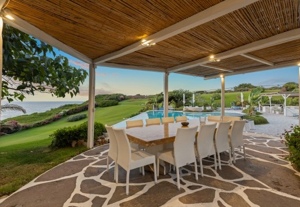 Outdoor living area with sea view – Villa Ambra