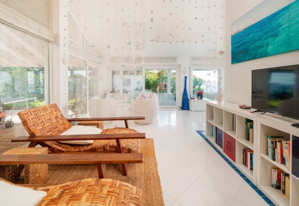 Living  area is always the same dominant white with ceramic inserts in shades of blue and aquamarine – Villa Ambra