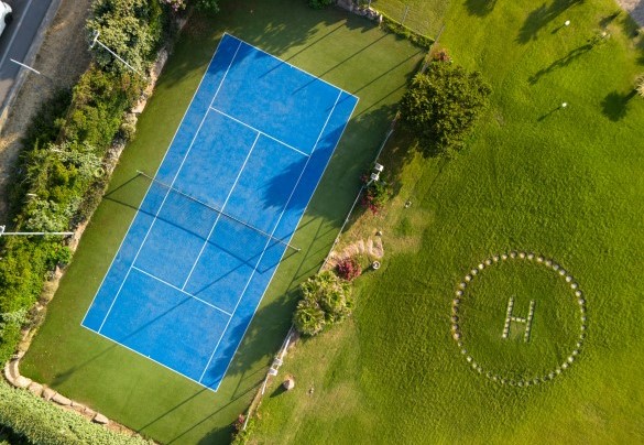 Private tennis court – Villa Ambra 