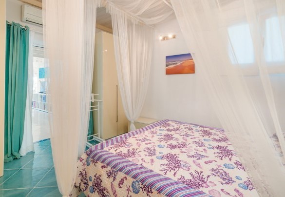 Double bedroom n.2 with divisible beds with en- suite bathroom with shower – Villa Ambra