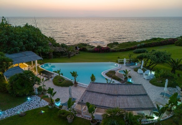 View of the villa on the Golfo dell’ Asinara at sunset – Villa Ambra