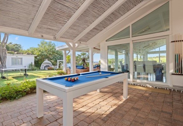 Pool table in the veranda – Villa Ambra