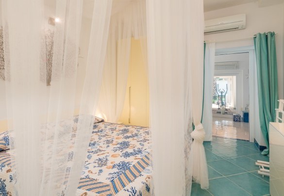 Double bedroom  n.3 with en- suite bathroom with shower – Villa Ambra