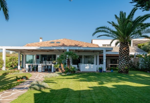 The magnificent view over the Gulf of Asinara at sunsets – Villa Ambra