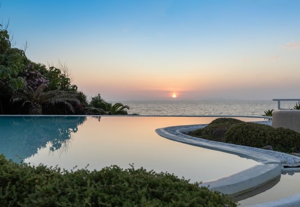 The infinity pool at sunset – Villa Ambra