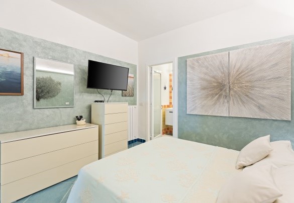 Double bedroom n. 4 with en-suite bathroom with shower – Villa Ambra
