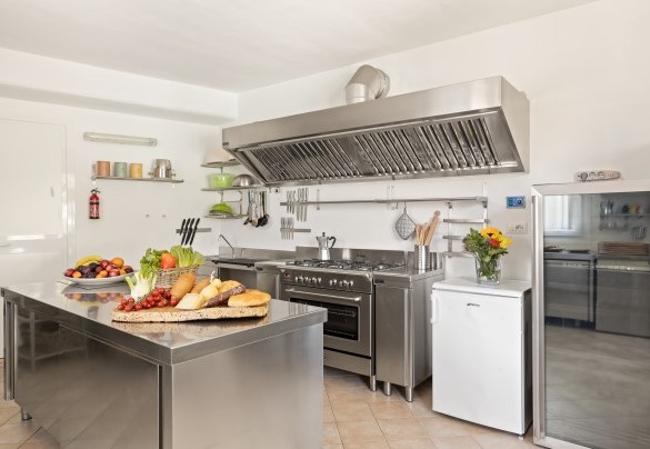 Professional kitchen – Villa Ambra