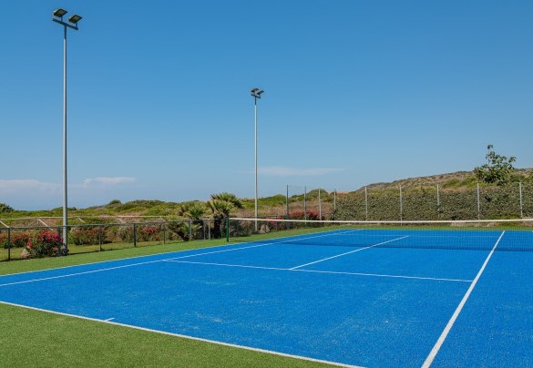 Private synthetic grass tennis court with lighting – Villa Ambra