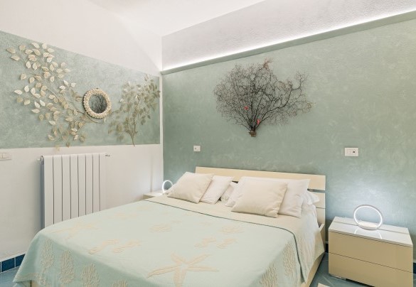 Double bedroom n. 3 with en-suite bathroom with shower – Villa Ambra
