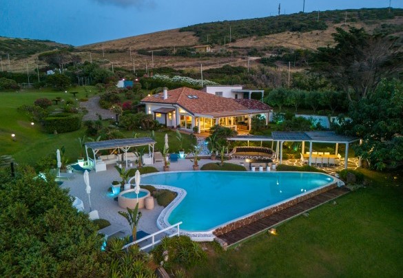 Overview of the villa at sunset – Villa Ambra