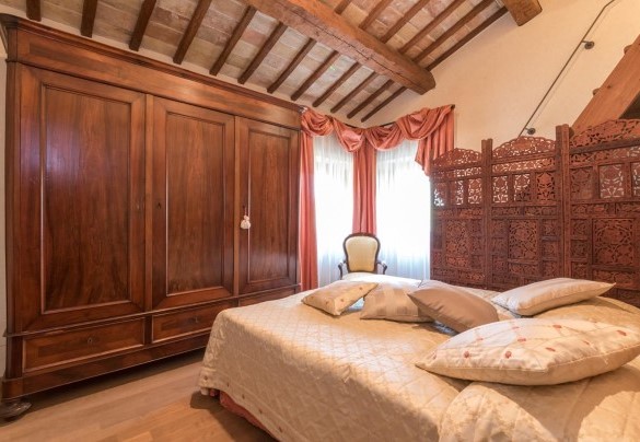 Camera matrimoniale n.6 servita dal bagno n.4 al primo piano - Villa Ambrah 12+1